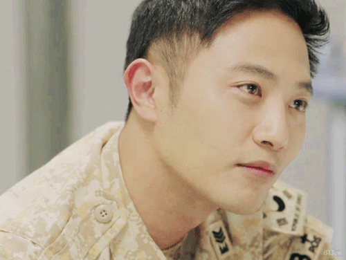 태양의후예) 서상사 님 눈빛 넘 꿀 떨어져서 움짤 찜요 | 인스티즈