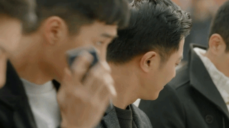 태양의후예) 짠내 + 바보미 폴폴 풍기던 서상사(feat.죽으면안되지말입니다).gif | 인스티즈