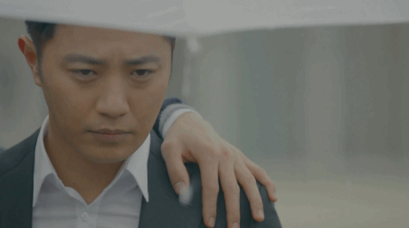 태양의후예) 짠내 + 바보미 폴폴 풍기던 서상사(feat.죽으면안되지말입니다).gif | 인스티즈