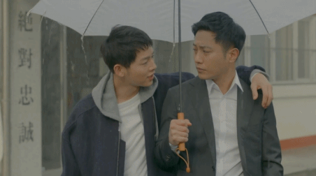 태양의후예) 짠내 + 바보미 폴폴 풍기던 서상사(feat.죽으면안되지말입니다).gif | 인스티즈