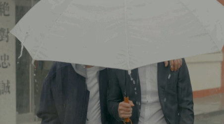 태양의후예) 짠내 + 바보미 폴폴 풍기던 서상사(feat.죽으면안되지말입니다).gif | 인스티즈