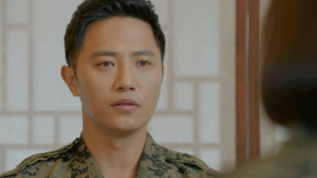 태양의후예) 짠내 + 바보미 폴폴 풍기던 서상사(feat.죽으면안되지말입니다).gif | 인스티즈