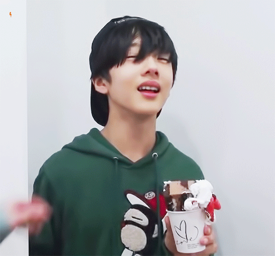 엔시티) 지성이 생일몰카(feat.설레는 형아들) | 인스티즈