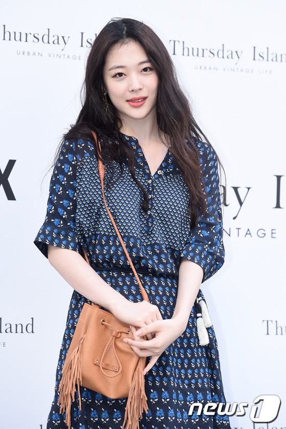 오늘자 설리 | 인스티즈