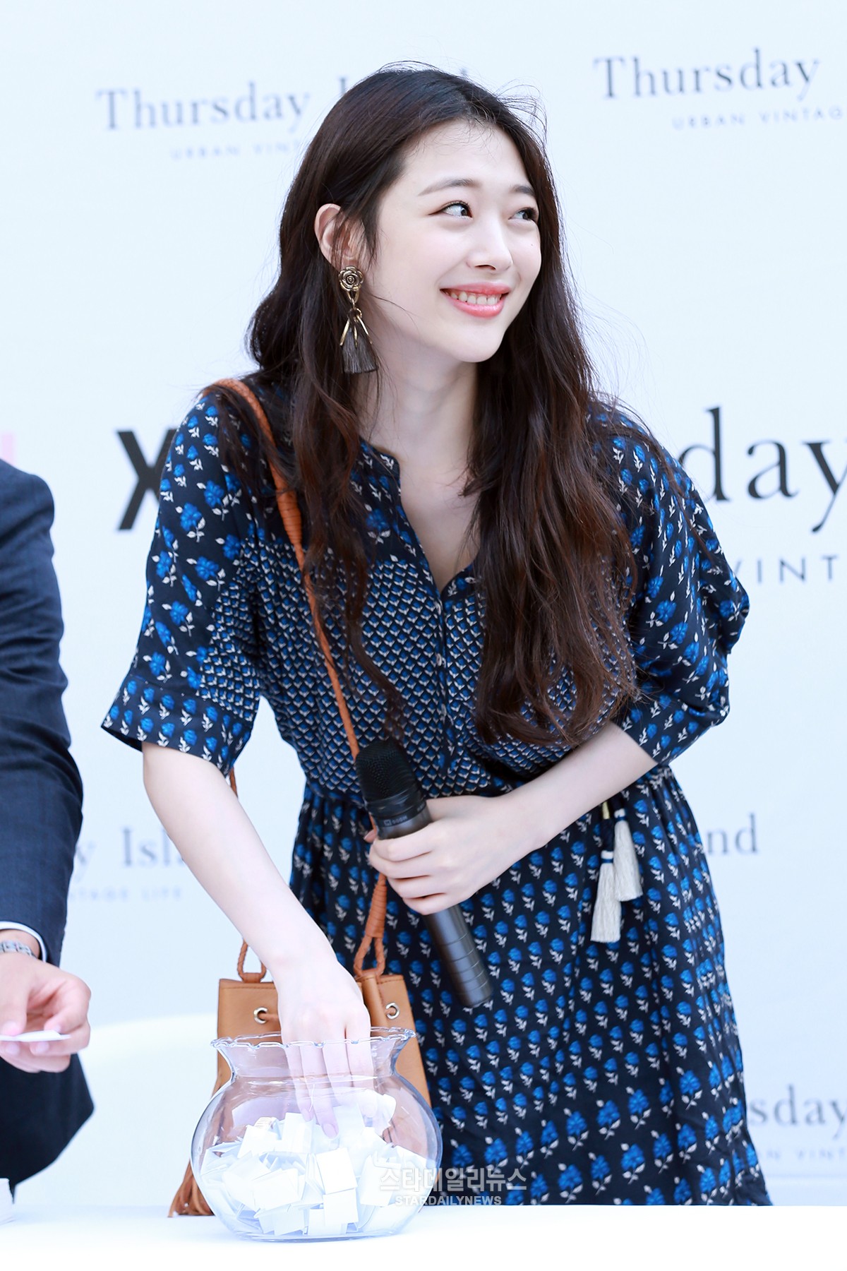 오늘자 설리 | 인스티즈