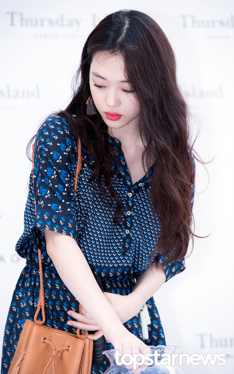 오늘자 설리 | 인스티즈