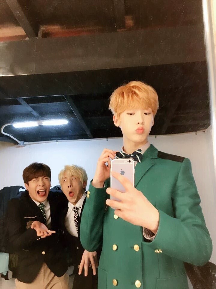 얼굴 몰아주기가 신의 영역인 아이돌ㅋㅋㅋㅋ | 인스티즈