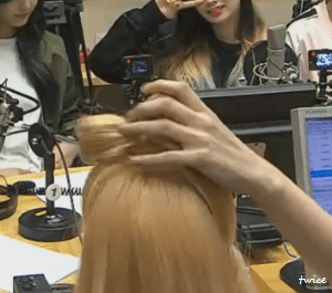 트와이스 사나 만지작대는 남자손ㄷㄷㄷ | 인스티즈