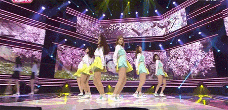 최근 활동 걸그룹 중 신박한 의상.gif | 인스티즈