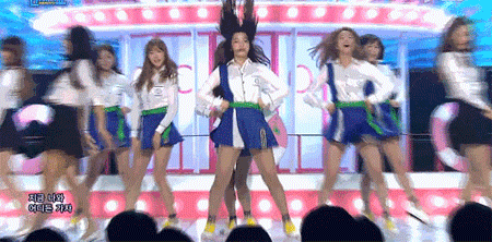 최근 활동 걸그룹 중 신박한 의상.gif | 인스티즈