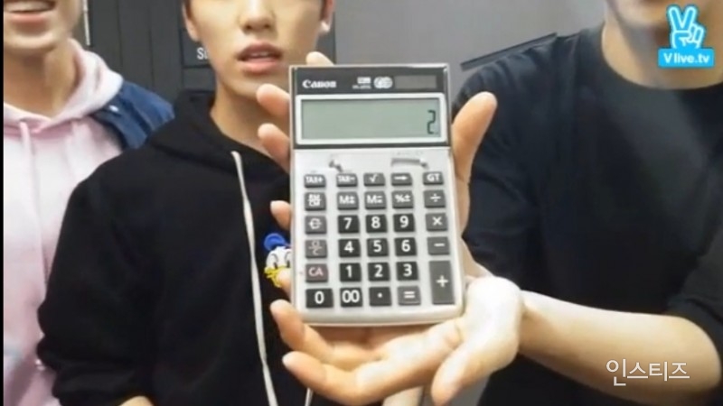 계산기 하나 가지고도 잘 노는 아이돌.svt | 인스티즈