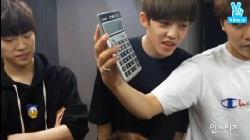 계산기 하나 가지고도 잘 노는 아이돌.svt | 인스티즈