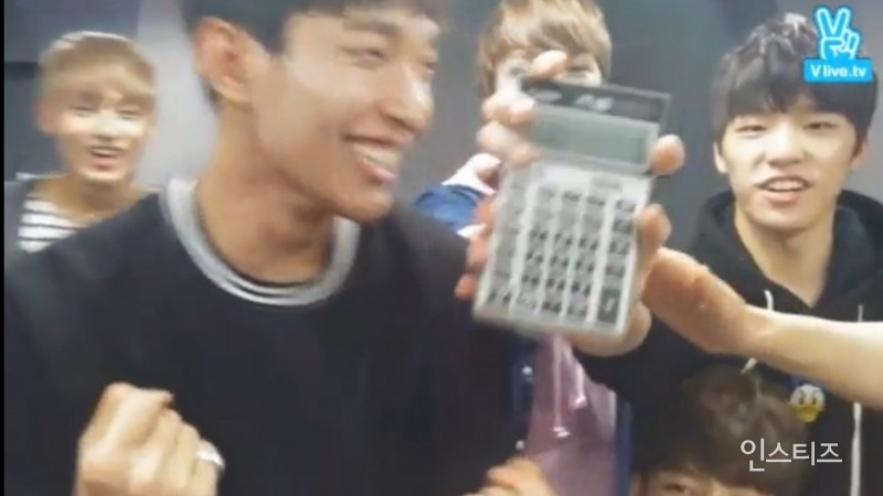 계산기 하나 가지고도 잘 노는 아이돌.svt | 인스티즈