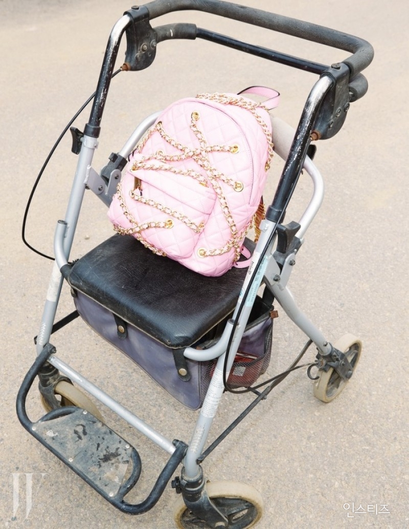 W의 획기적인 명품화보.jpg(feat. Grandmother And Sigol Ddong GangAji) | 인스티즈