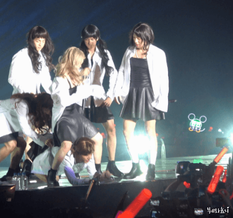 콘서트에서 덤블링하는 걸그룹 멤버(feat.아이콘서트) | 인스티즈