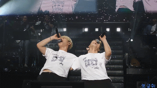 진짜 브로맨스인듯한 두 남자솔로가수. 휘성 케이윌 콘서트에서 케미ㅠㅠ | 인스티즈