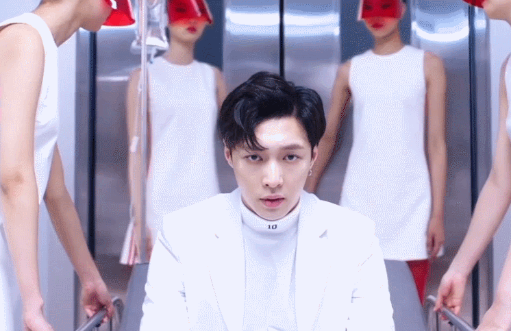 엑소 럭키원 뮤비에서 팬들 쓰러지게 한 장면ㄷㄷㄷㄷㄷㄷ.gif | 인스티즈