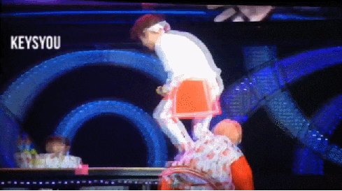 같은 노래 다른 안무의 끝을 보여주는 아이돌그룹 | 인스티즈