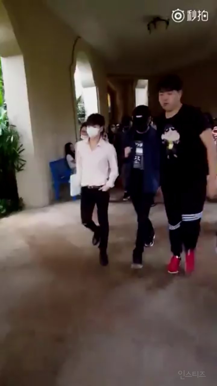 매니저만 있으면 멋있음이 귀여움으로 바뀌는 남아이돌 | 인스티즈