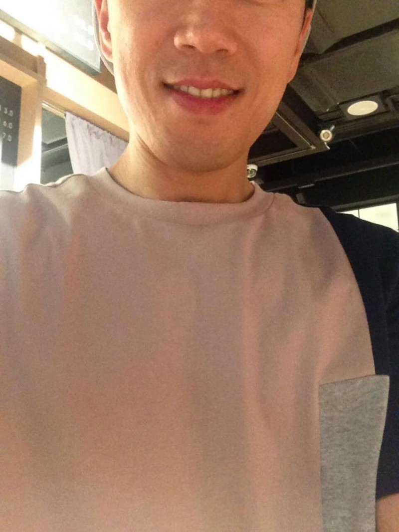 팬이 셀카 찍어달라고 하니까 직접 찍어준 연예인.jpg | 인스티즈