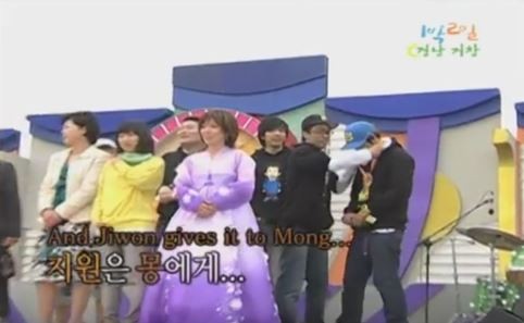 1박 2일 시즌 1 복습 중 - 서로에게 메달을 넘겨주는 멤버들 | 인스티즈