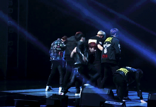 막내의 근육 증가로 인해 안무가 바뀌어 버린 남자아이돌.bts | 인스티즈