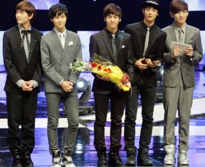 수트로 알아보는 샤이니 성장 변화 | 인스티즈