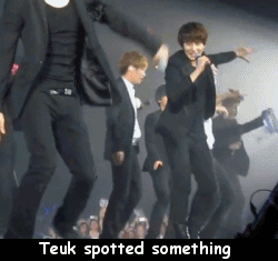 해외팬들이 던진 속옷으로 보는 아이돌 경력차 | 인스티즈