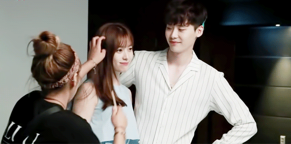 자기가 그린 그림 보고 빵 터진 이종석 | 인스티즈