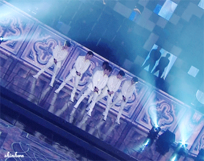 연말무대에서 나이를 잡아먹은 비주얼로 난리난 남돌 ㄷㄷㄷ | 인스티즈