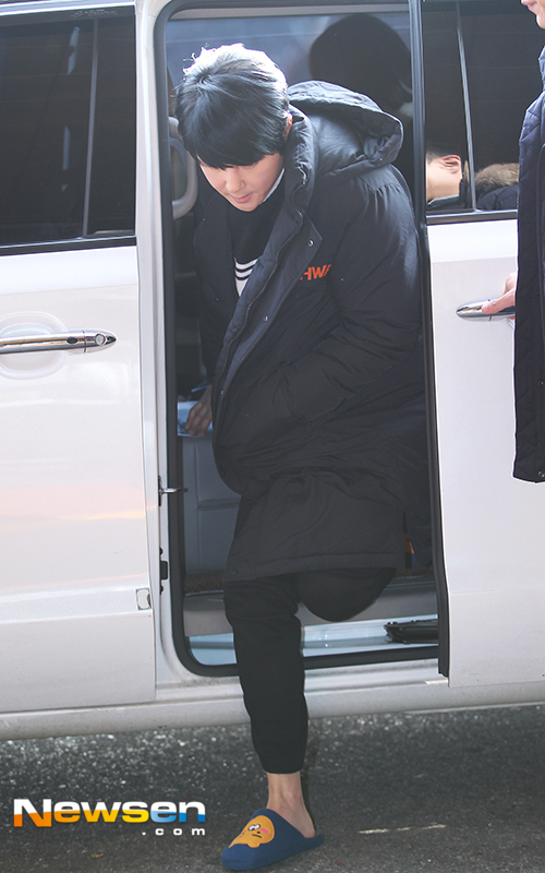 갈기없는 사자 슬리퍼 신고 KBS출근한 아이돌ㅋㅋㅋㅋㅋㅋㅋㅋㅋ | 인스티즈