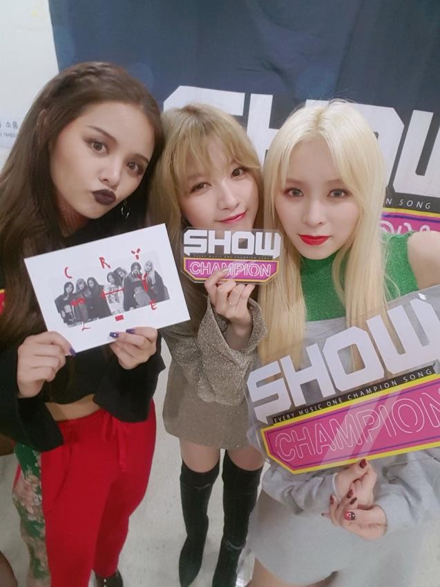 오늘자 쇼챔 걸그룹 셀카.jpg | 인스티즈