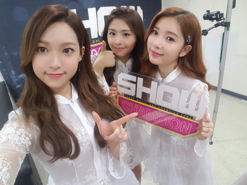 오늘자 쇼챔 걸그룹 셀카.jpg | 인스티즈