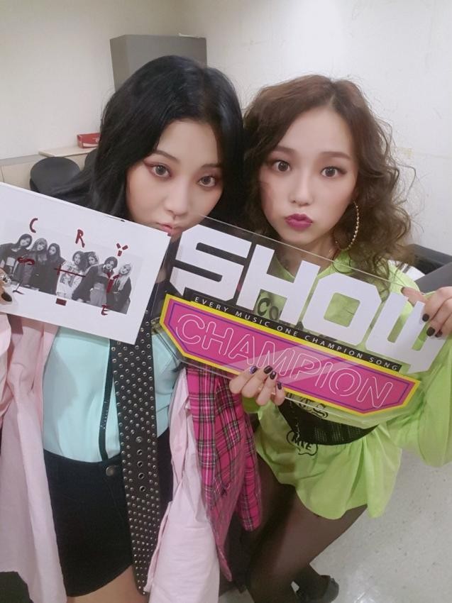 오늘자 쇼챔 걸그룹 셀카.jpg | 인스티즈