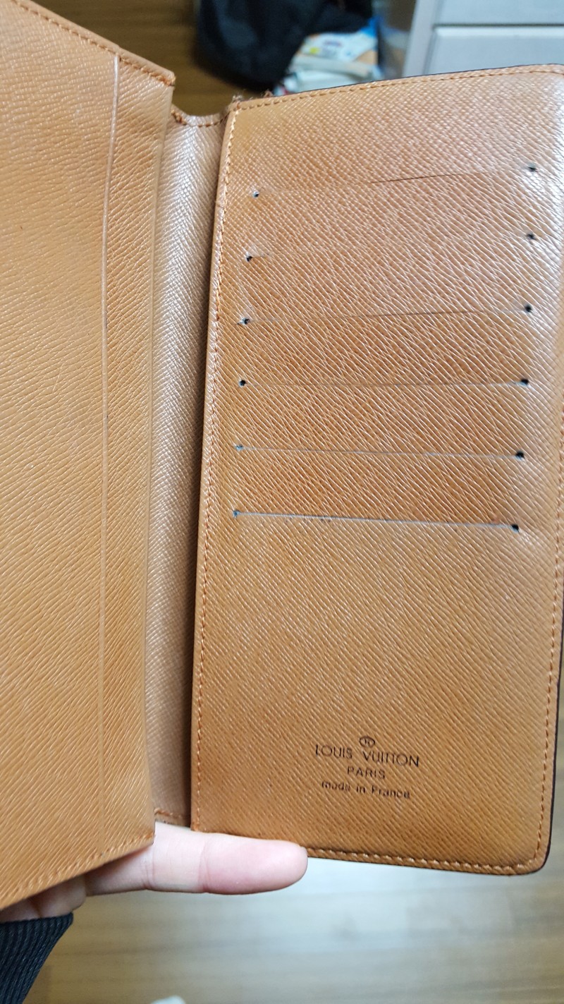 학생이 루이비통지갑 들고다니기엔 | 인스티즈