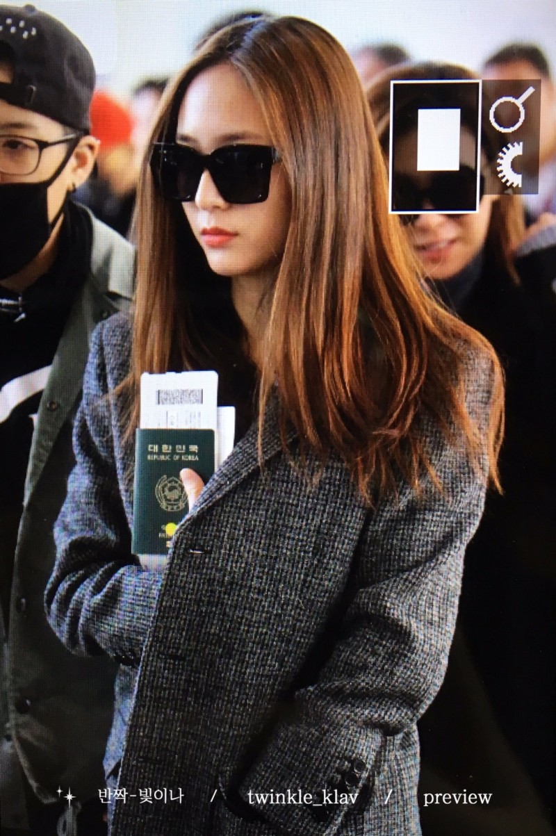 공항에서 여권 자랑하는 크리스탈ㅋㅋㅋㅋㅋ | 인스티즈