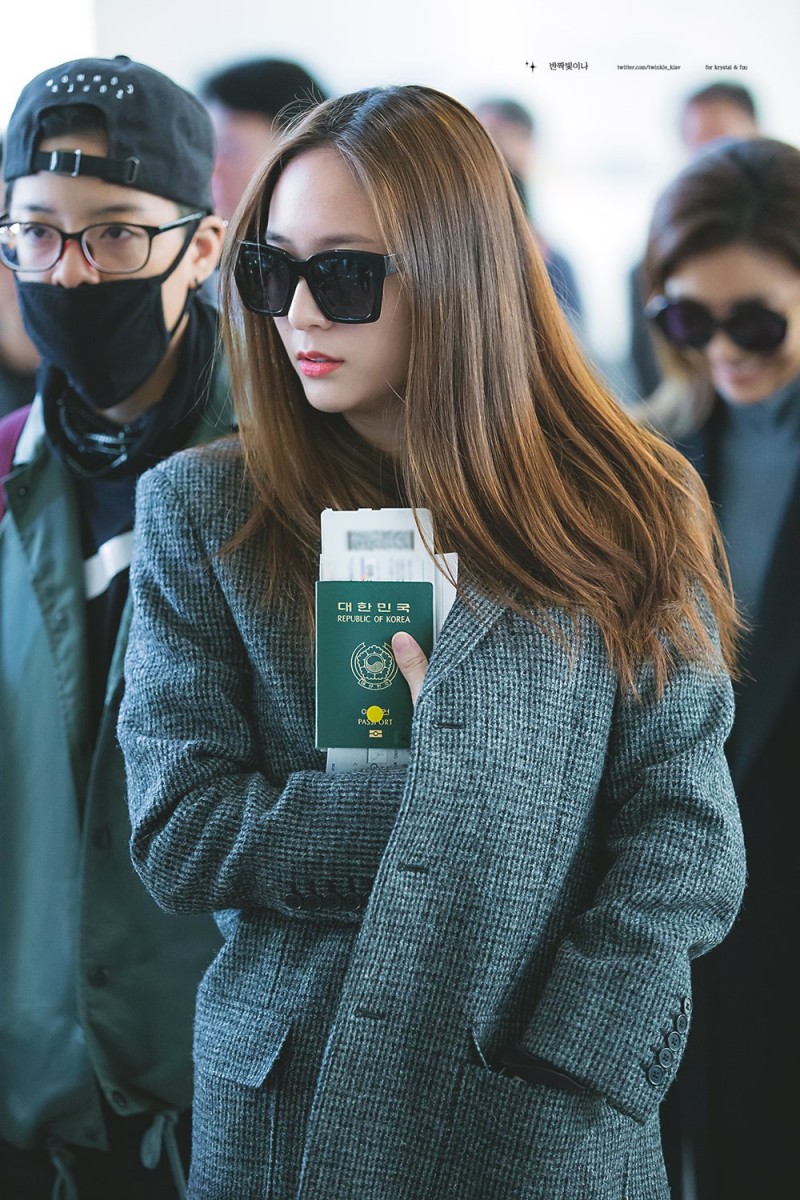 공항에서 여권 자랑하는 크리스탈ㅋㅋㅋㅋㅋ | 인스티즈
