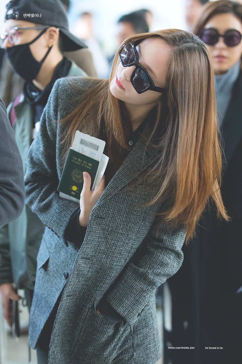 공항에서 여권 자랑하는 크리스탈ㅋㅋㅋㅋㅋ | 인스티즈