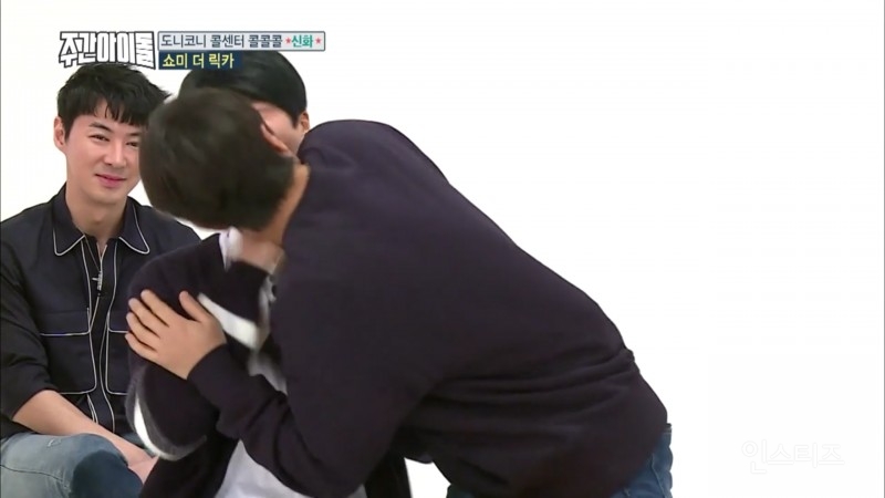 멤버한테 입뽀뽀한 아이돌ㅋㄱㄱㄱㅋㅋ | 인스티즈