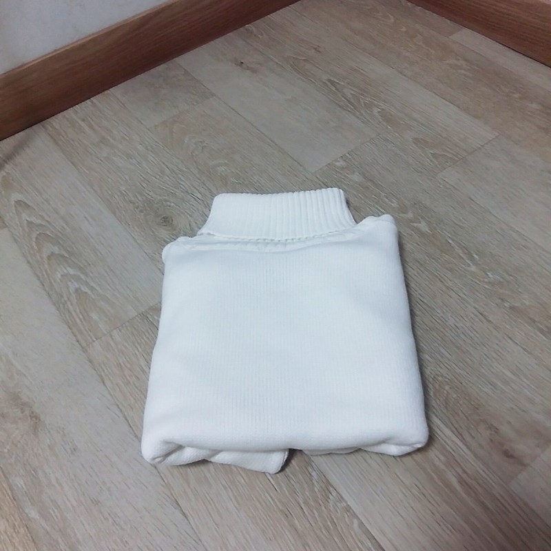 하얀색 폴라 니트 팝니다 | 인스티즈