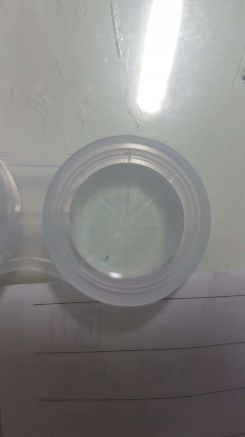 투명렌즈 샀는데 파랑색 줄이 그어져 있다ㅋㅋㅋ | 인스티즈