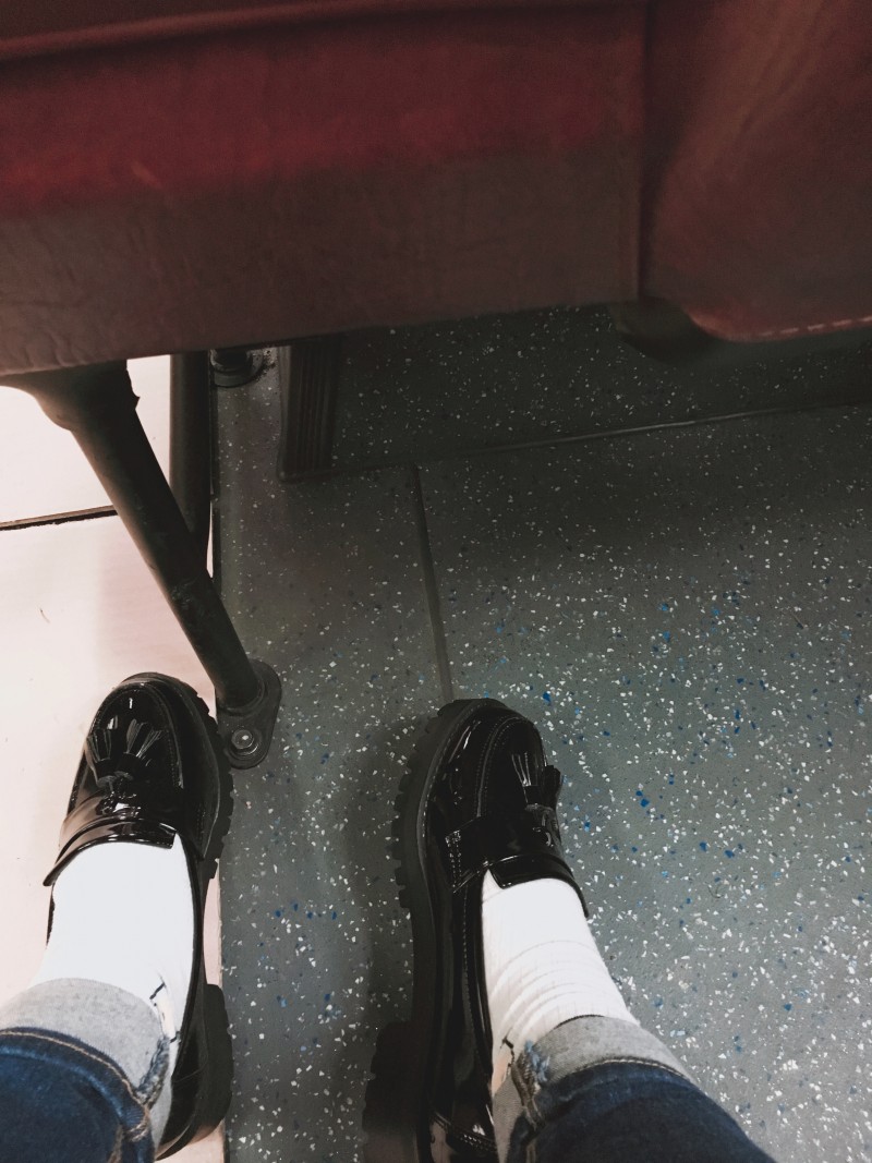 로퍼 이렇게 신는거 맞아..? | 인스티즈