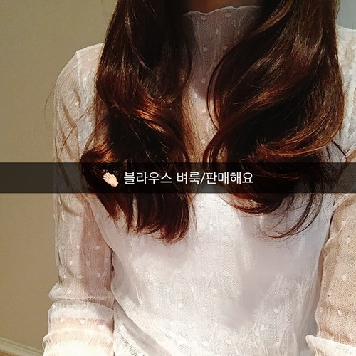 벚꽃놀이랑 잘어울리는 화이트 블라우스 판매합니다! | 인스티즈