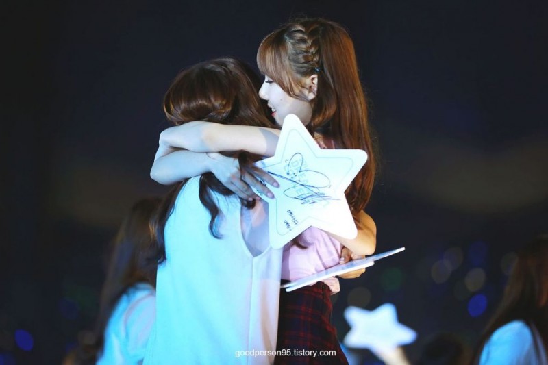 여자친구 예린 최유정과 만나 눈물 펑펑.jpg | 인스티즈