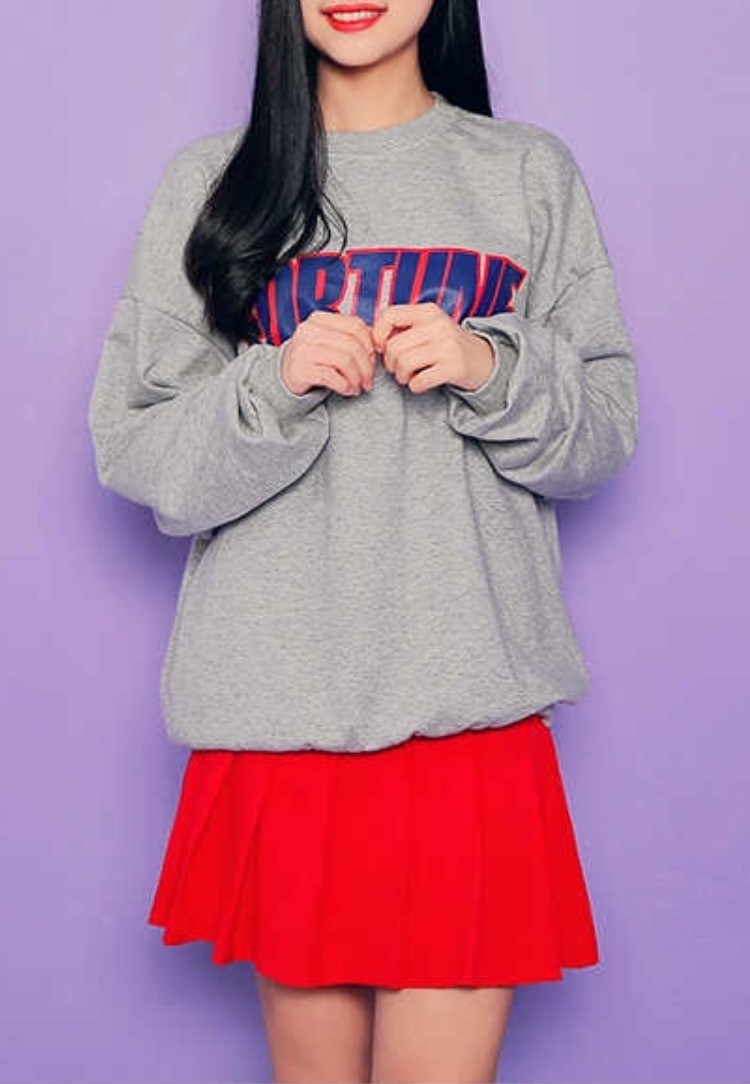 뚱뚱익인데 회색 박시 맨투맨에 레이스치마 입어도