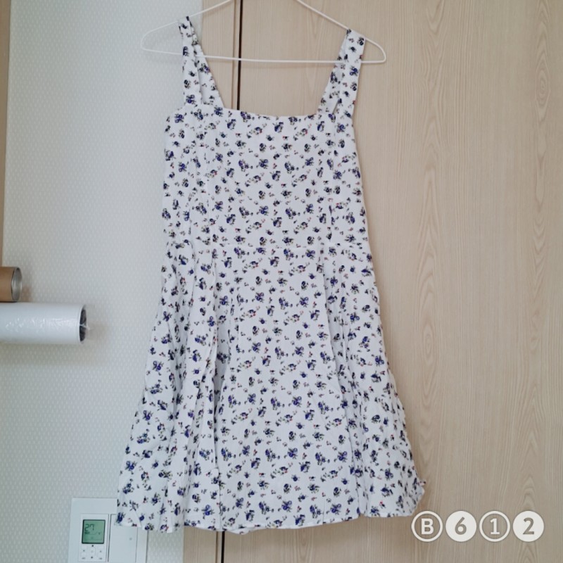 체크스커트/데님스커트/꽃무늬 원피스/ 핑크 후드티 만원에 팝니다~ | 인스티즈