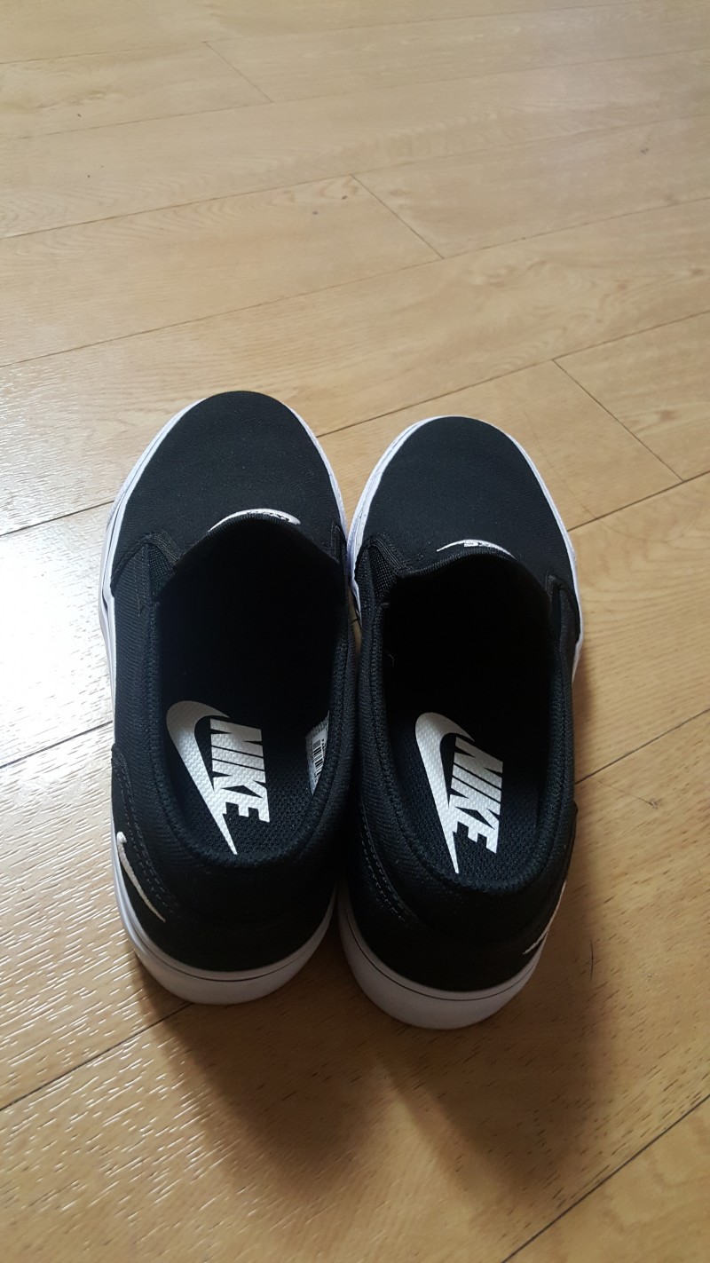 나이키 우먼스 토키 슬립온 블랙724770-010) 230mm 팔아요 | 인스티즈