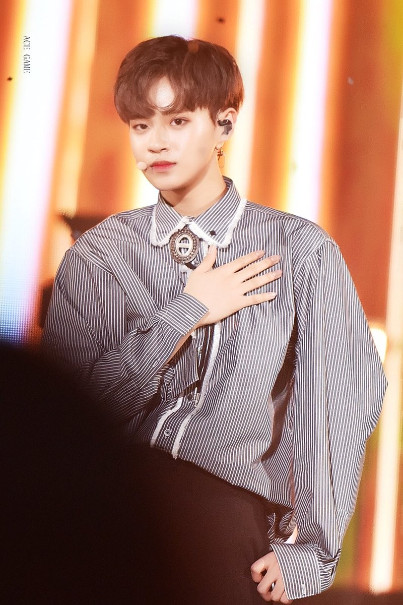 옷알려주세요) 익드라 대휘 의상중에 이거 브랜드 아는사람 있어? ㅠㅜㅠㅠㅠㅠㅠ | 인스티즈