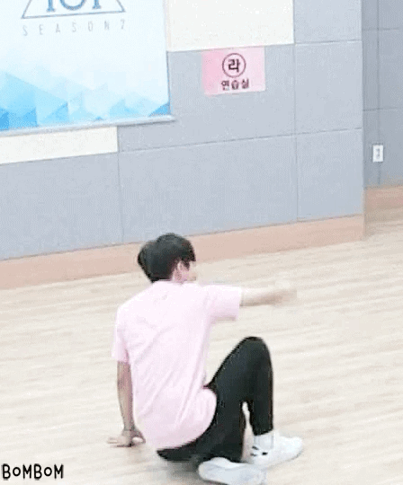 종현이 형아보고 좋아서 앉자마자 튀어오르는 김재환을 봐ㅠㅠㅠㅠㅠㅠ | 인스티즈