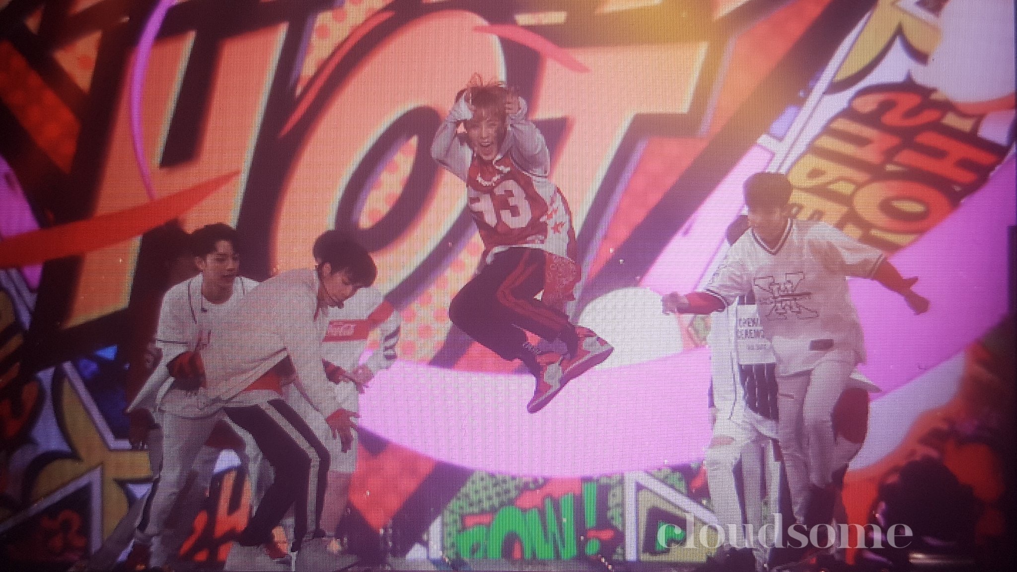 사람이 이렇게 높게 뛰는거첨봐... | 인스티즈